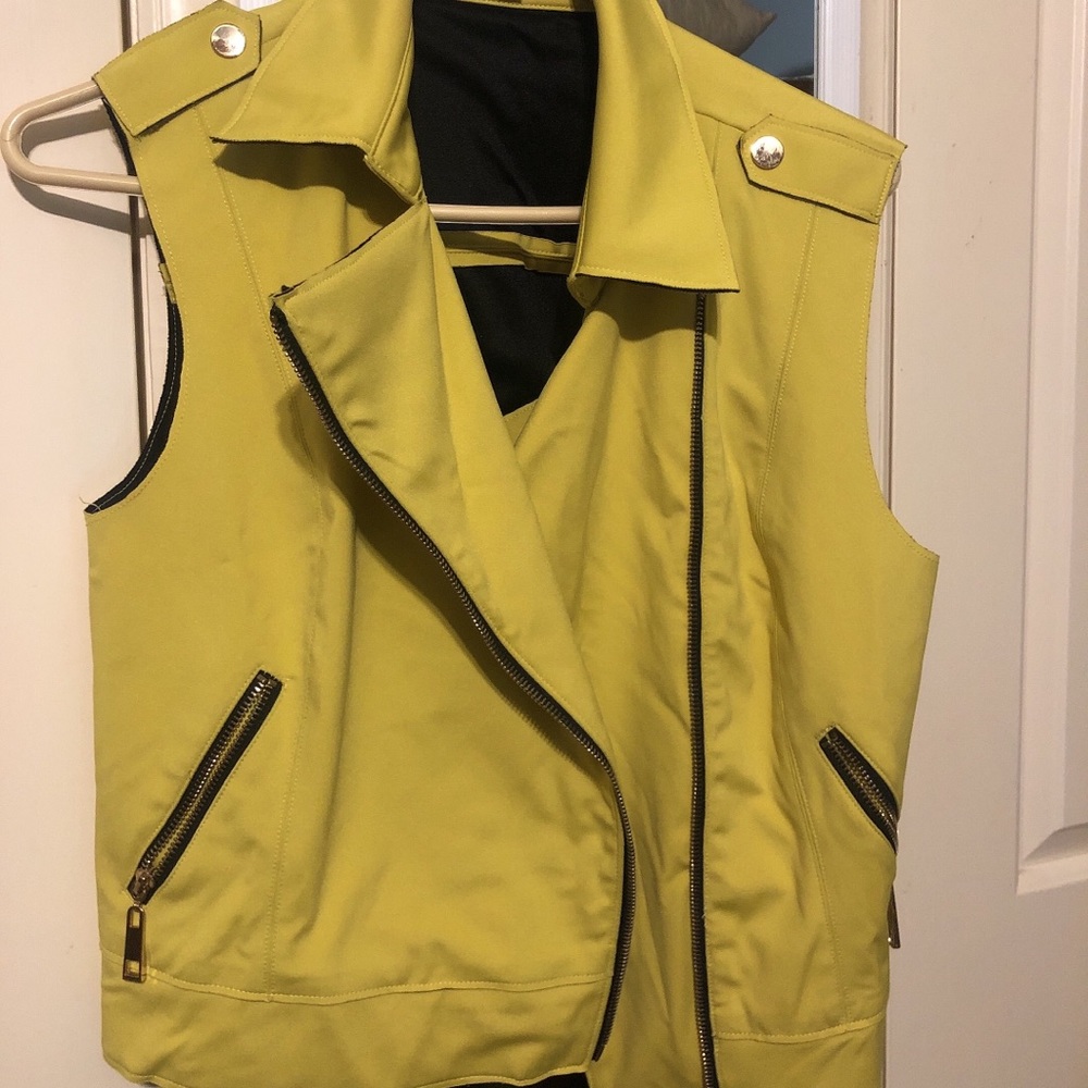 YELLOW VEST